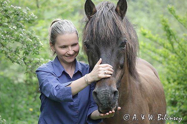Koń i dziewczyna, bransoletka z końskiego włosa