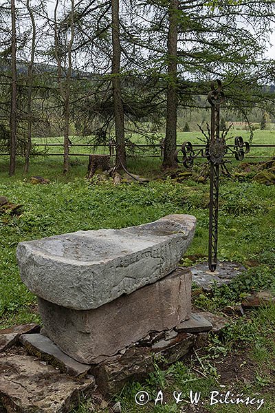 Beniowa, cerkwisko, ołtarz z rybą, Bieszczady