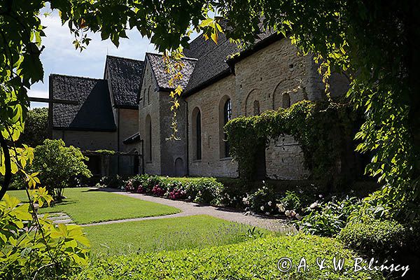 Kościół i ruiny klasztoru Vreta w Berg, Kanał Gota, Gotajski, Szwecja