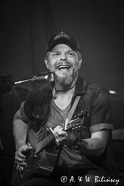 Arek Zawiliński, bard, girtara i śpiew, Bies Czad Blues 2023, Karczma Brzeziniak, Przysłup, Bieszczady