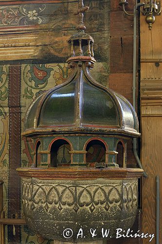 Binarowa późnogotycki zabytkowy kościół drewniany z około 1500 roku, powiat Gorlice