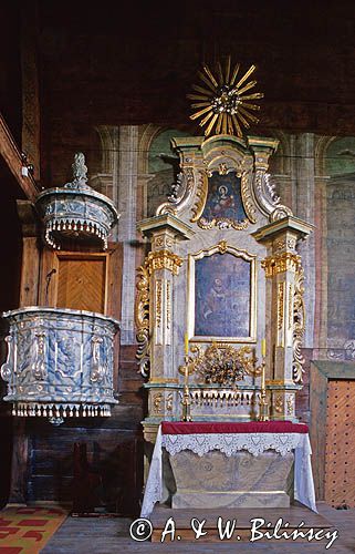 Haczów zabytkowy kościół z XV wieku / lista Unesco/ ołtarz boczny i ambona