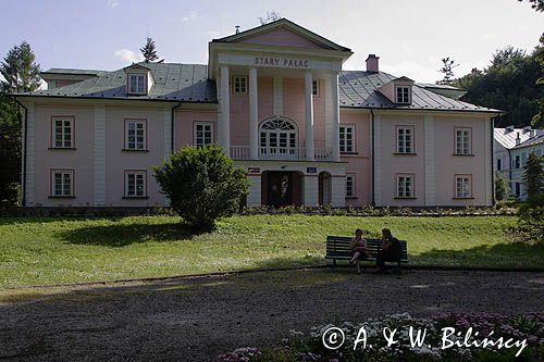 Iwonicz Zdrój Stary Pałac w parku Zdrojowym