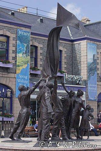 Rzeźba Philipa Jacksona 'Liberation' - Wyzwolenie na placu Wyzwolenia w St. Helier, wyspa Jersey, Channel Islands, Wyspy Normandzkie