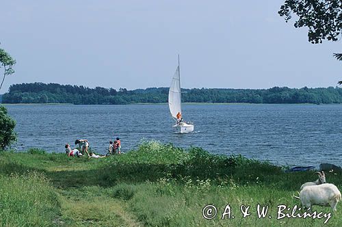 W Dobie, nad jeziorem Dobskim