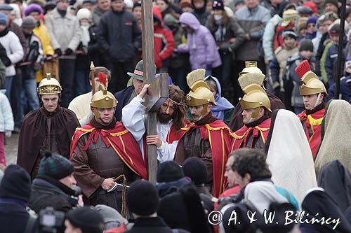 Kalwaria Zebrzydowska, Wielki Piątek, Misterium Męki Pańskiej, Chrystus niosący krzyż