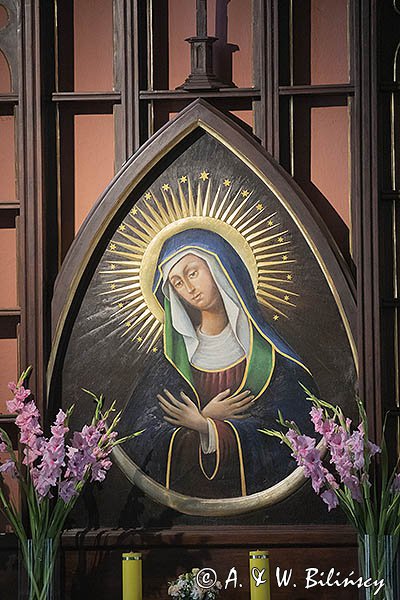 Kartuzy, kościół p.w. św. Kazimierza, ściana Łuku Tęczowego z nowym ołtarzem Matki Bożej Ostrobramskiej