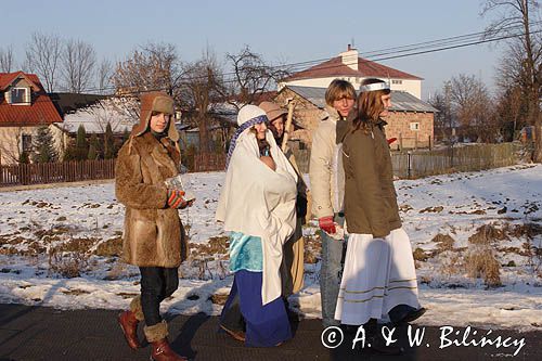 kolędnicy z Kolbuszowej, dziewczęta - kolędnicy, Matka Boska z Dzieciątkiem, Świety Józef, Gwiazda, Anioł