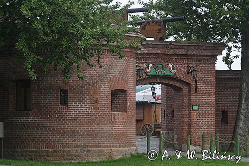Reduta Bagienna - MORAST - twierdza Kołobrzeg tawerna w porcie jachtowym