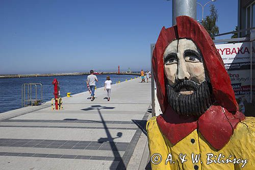 Mrzeżyno, nabrzeże portowe, figura rybaka