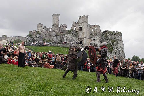 Ogrodzieniec, V Najazd Barbarzyńców, pojedynek