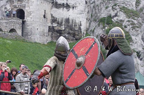 Ogrodzieniec, V Najazd Barbarzyńców, pojedynek