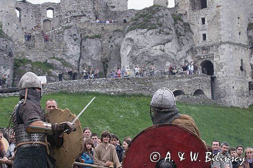 Ogrodzieniec, V Najazd Barbarzyńców, pojedynek
