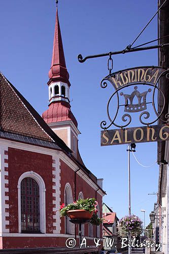cerkiew Elżbiety i ulica Kuninga w Parnu, Parnawa, Estonia Elisabeth church in Parnu, Estonia