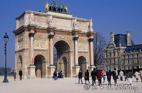Francja Paryż Łuk Carrousel przy Luwrze