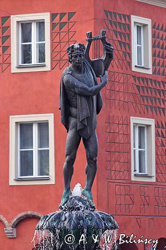 Poznań, fontanna Apolla i domki budnicze