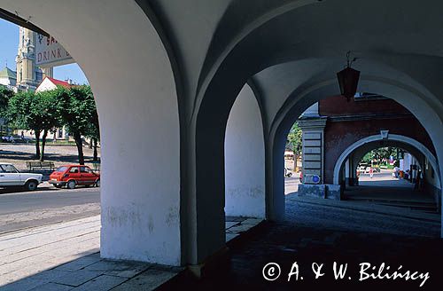Przemyśl podcienia kamienic przy Rynku