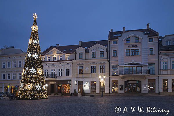 Rzeszów, Rynek i Hotel Bristol, dekoracje świąteczne, choinka