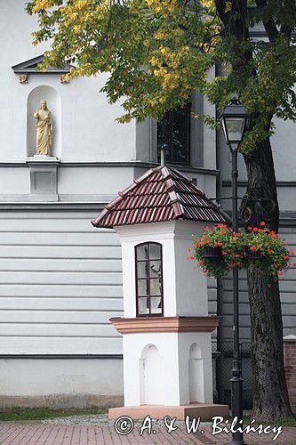 Sanok, kapliczka przy rynku