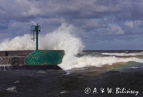sztorm w główkach portu Ustka