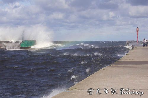 sztorm w główkach portu Ustka
