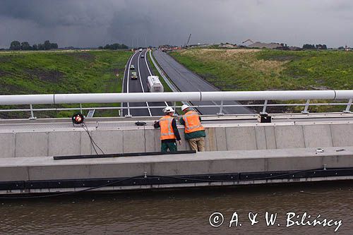 na akwedukcie nad autostradą, Holandia